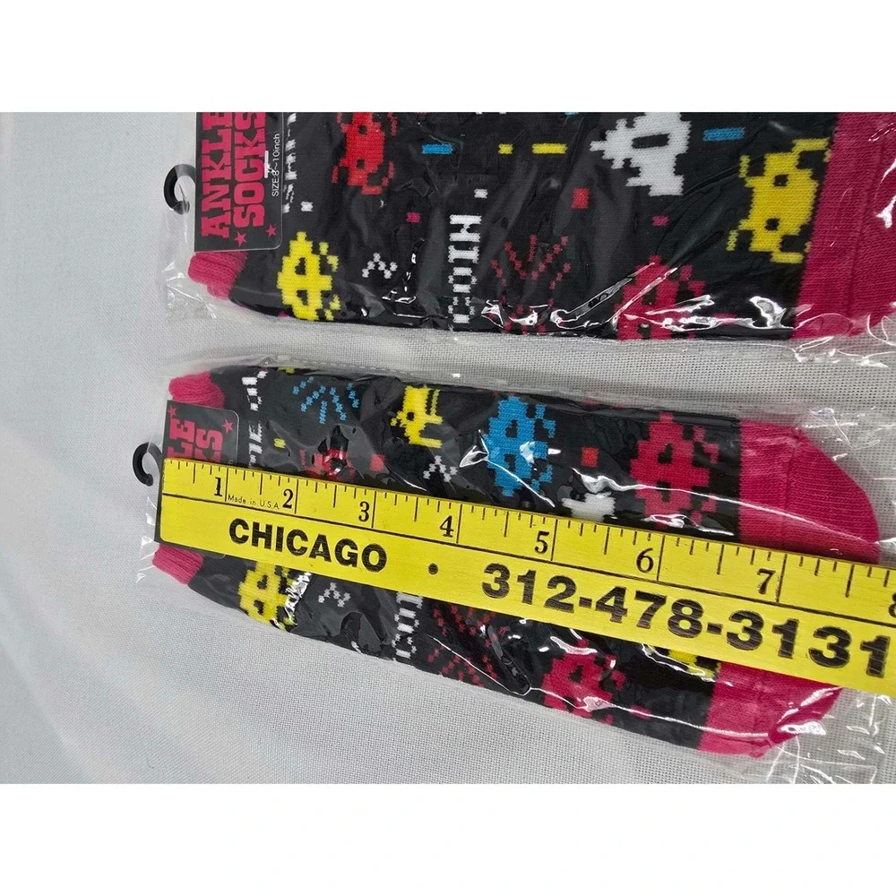 Hollywood Mirror Retro Arcade Game Ankle Socks Black Pink Pixel Art 2 Pairs NEW - Picture 3 of 3